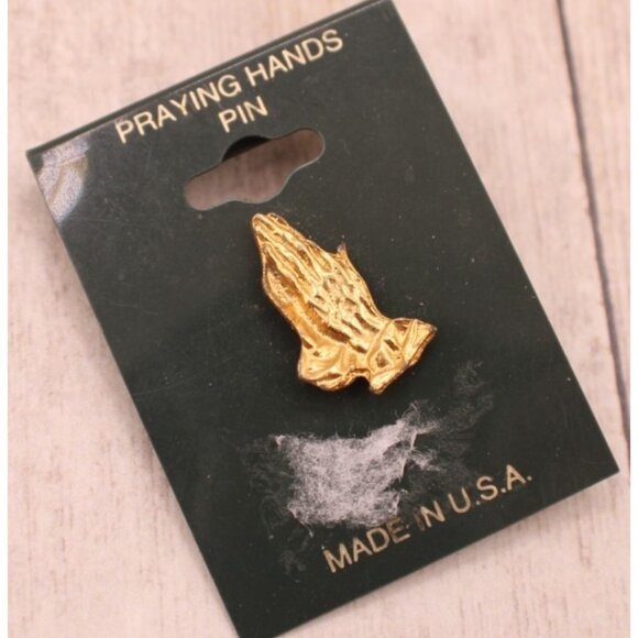 Vintage Praying Hands Lapel Hat Pin Gold Tone Religious Prayers Made in USA NEW - Picture 1 of 7